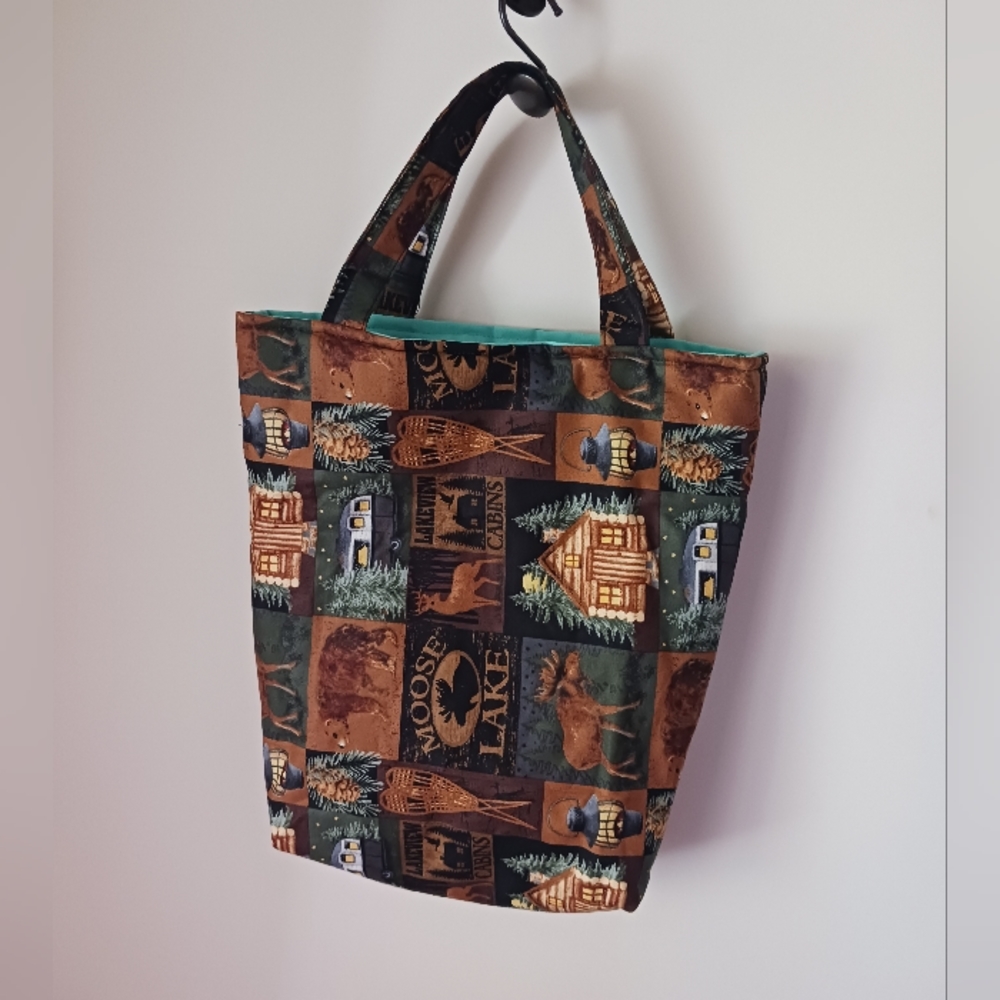 Handmade Lakeview Cabin Cotton Fabric Tote Bag / Cabin in The Woods - Picture 3 of 10